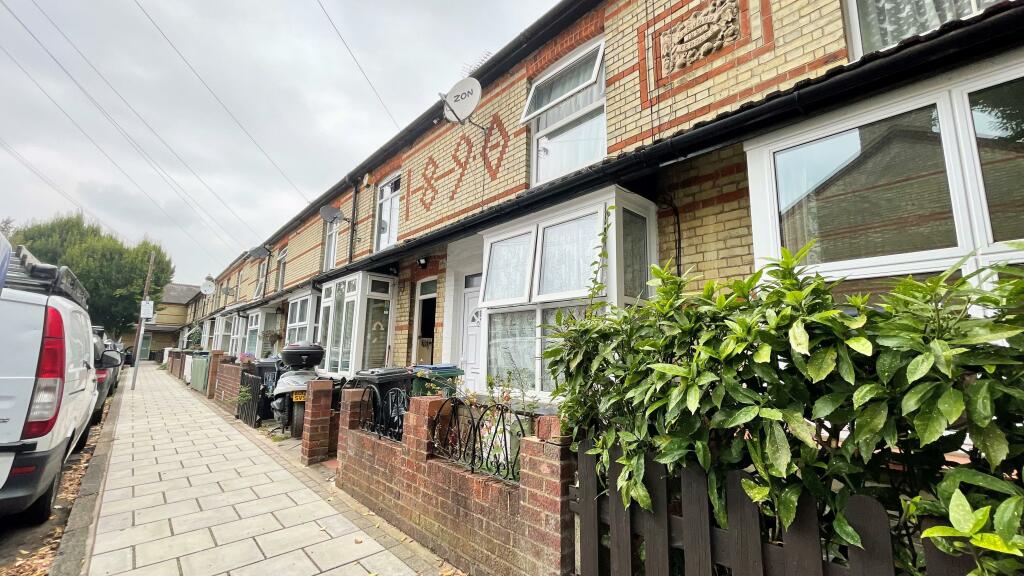 3 bed Detached House for rent in Watford. From Connells Lettings - Watford