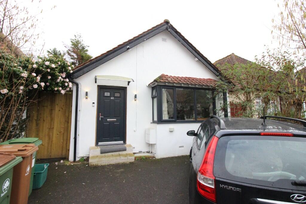 2 bed Detached bungalow for rent in Worcester Park. From Connor Prince - Worcester Park