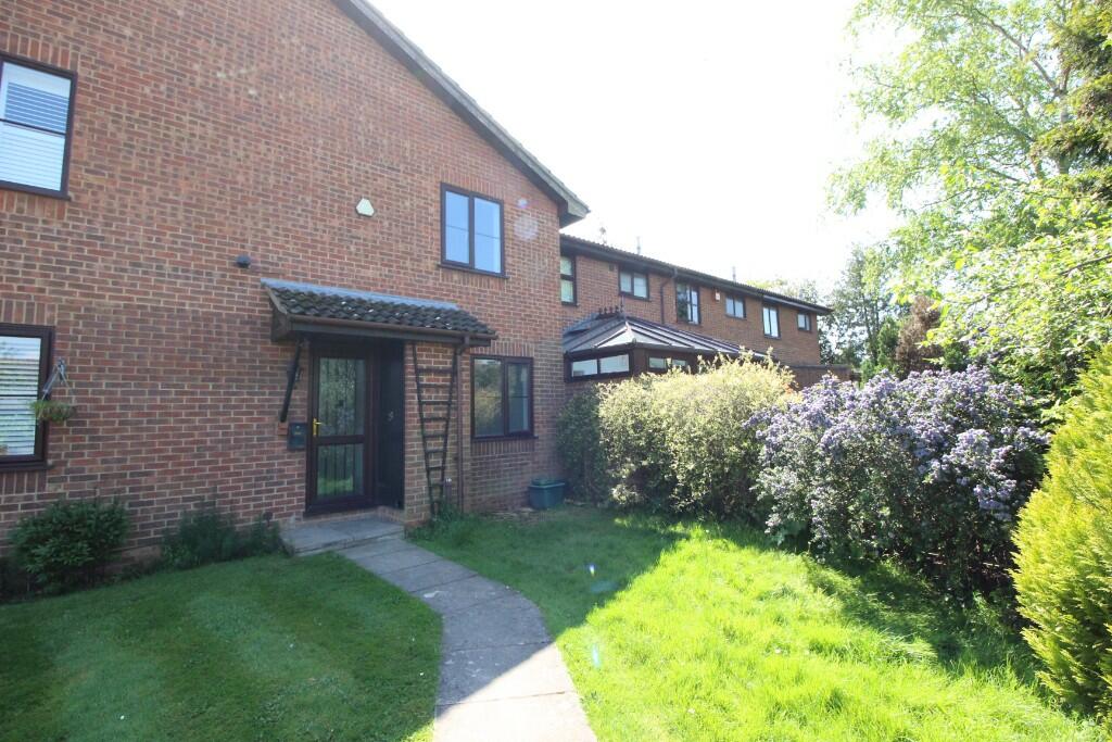 1 bed Mid Terraced House for rent in Epsom. From Connor Prince - Worcester Park