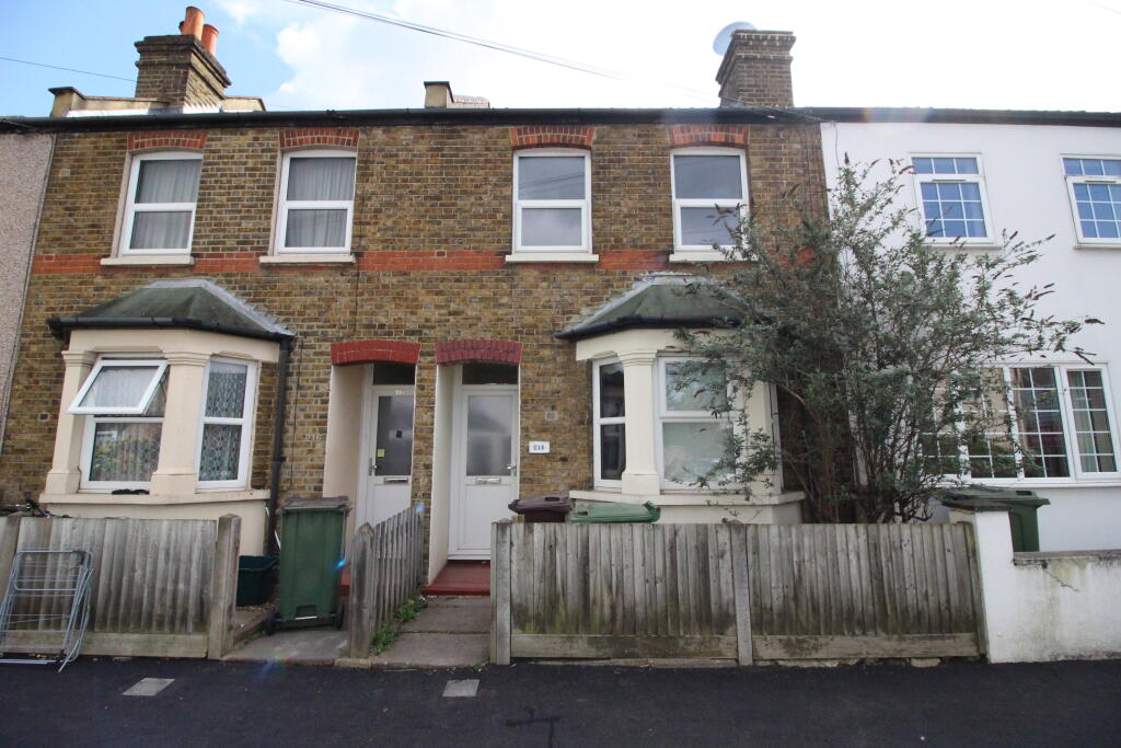 3 bed Mid Terraced House for rent in Worcester Park. From Connor Prince - Worcester Park