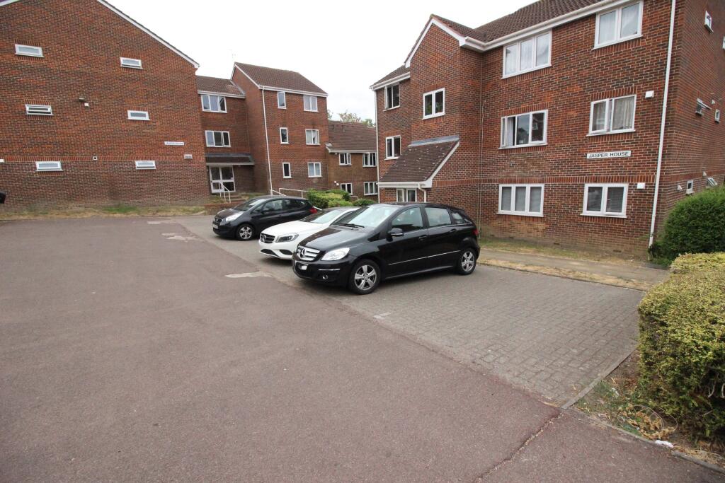 2 bed 1st Floor Flat for rent in Worcester Park. From Connor Prince - Worcester Park