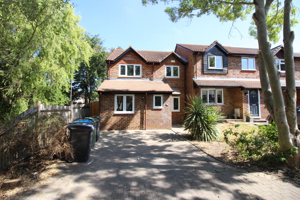 4 bed End of Terrace for rent in Worcester Park. From Connor Prince - Worcester Park 4 bed End of Terrace for rent in Worcester Park. From Connor Prince - Worcester Park