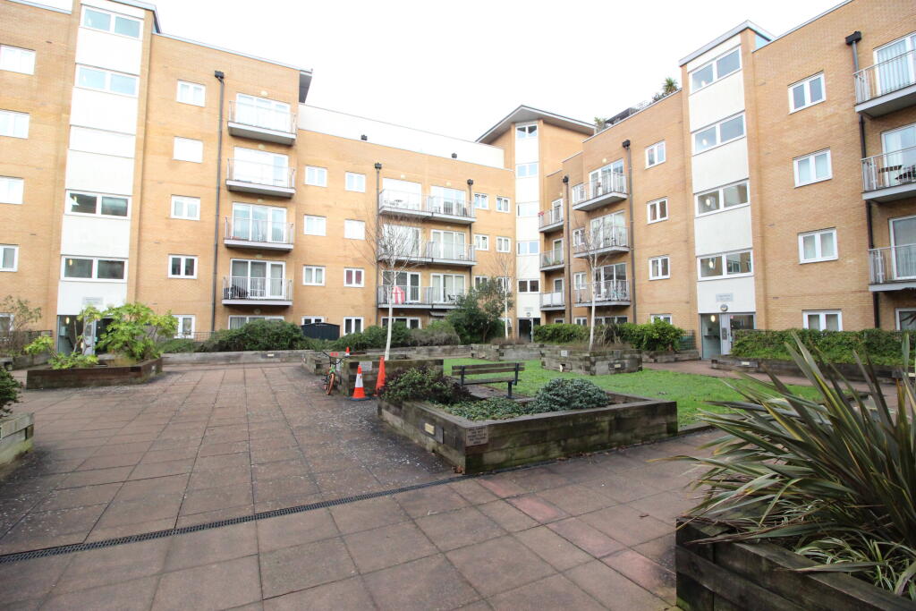 2 bed 1st Floor Flat for rent in Croydon. From Connor Prince - Worcester Park
