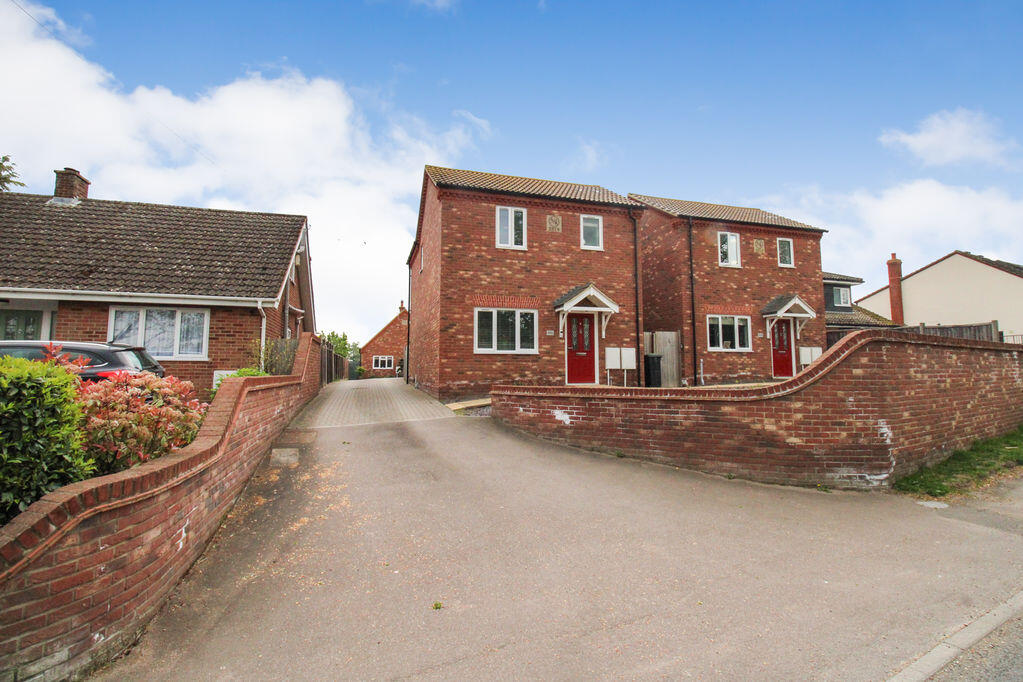 3 bed Detached for rent in Moggerhanger. From Cooper Wallace - Bedford