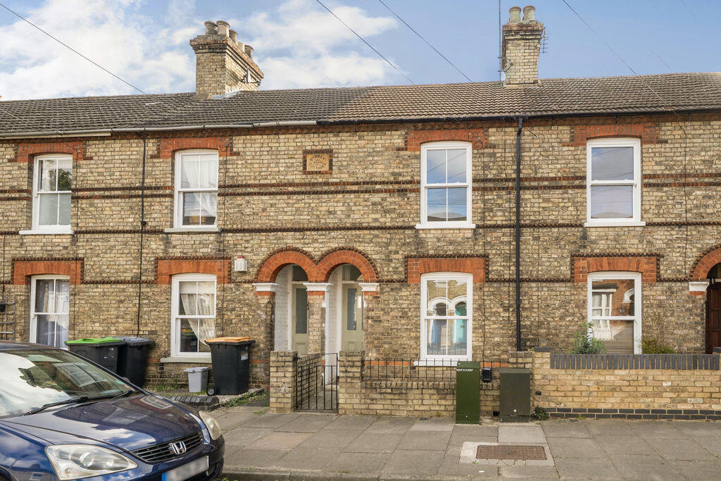 2 bed Mid Terraced House for rent in Bedford. From Cooper Wallace - Bedford