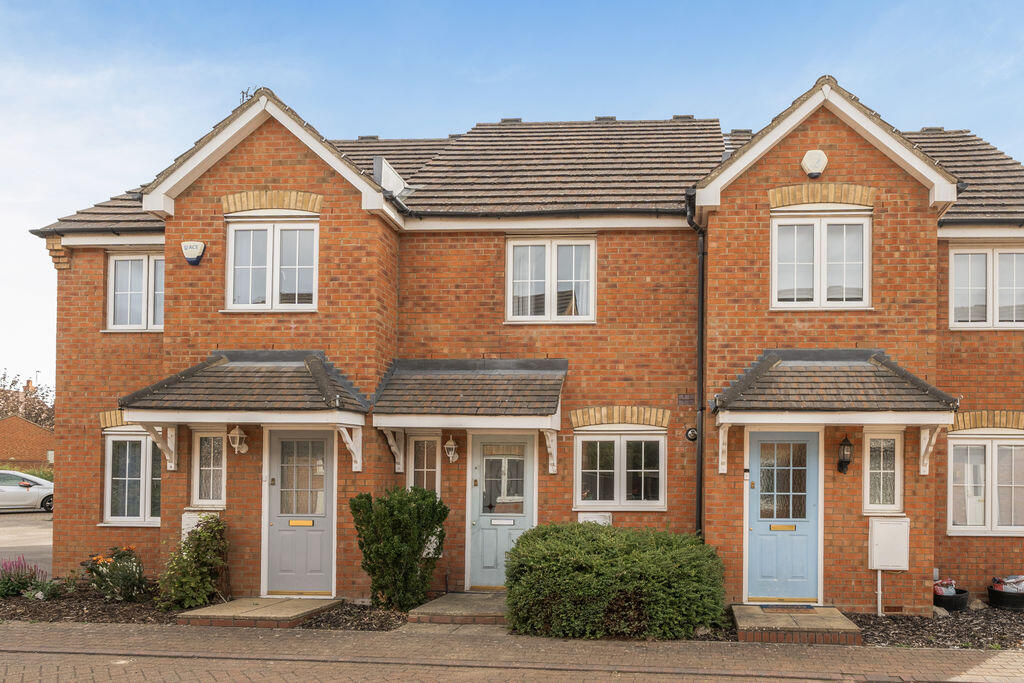 2 bed Mid Terraced House for rent in Clapham. From Cooper Wallace - Bedford