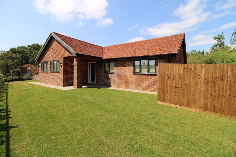 3 bed Detached bungalow for rent in Potton. From Cooper Wallace - Bedford 3 bed Detached bungalow for rent in Potton. From Cooper Wallace - Bedford