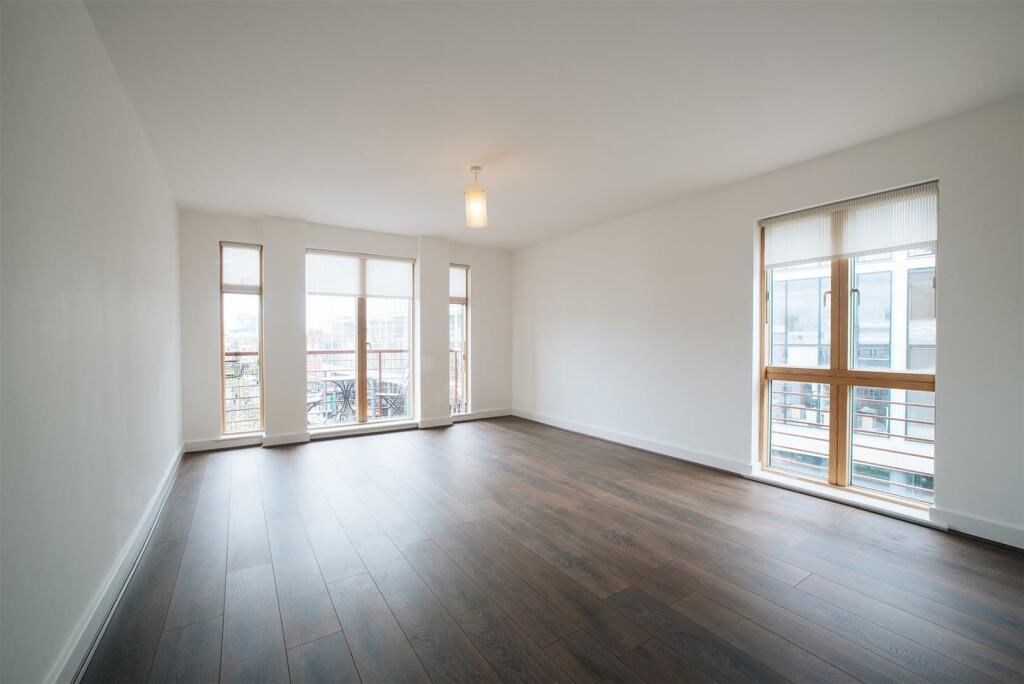 2 bed Apartment for rent in Stepney. From Coopers - london