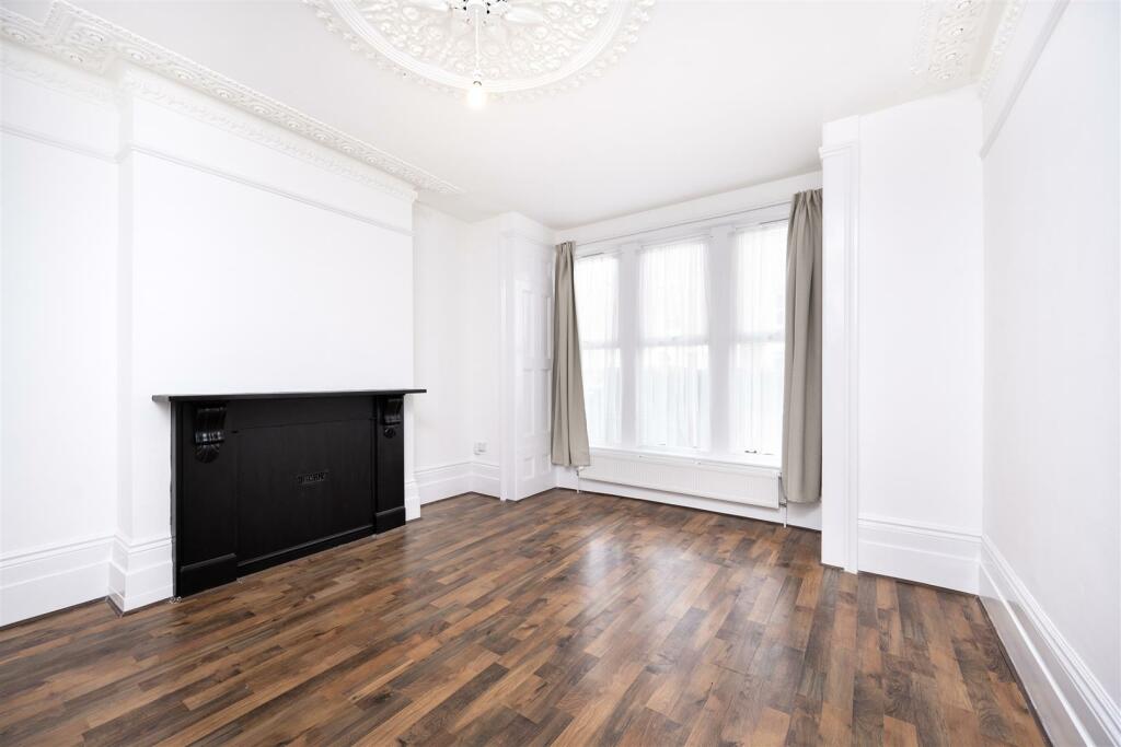 2 bed Flat for rent in London. From Coopers - london