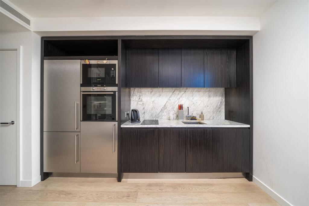 4 bed Studio for rent in Poplar. From Coopers - London