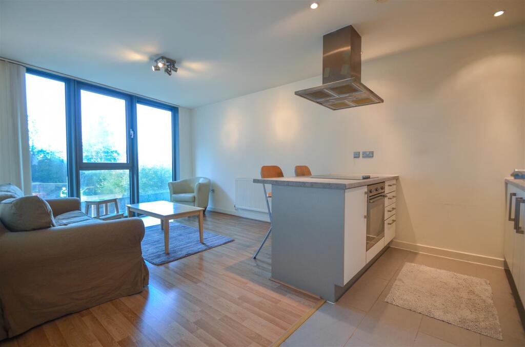 1 bed 1st Floor Flat for rent in London. From Coopers - London
