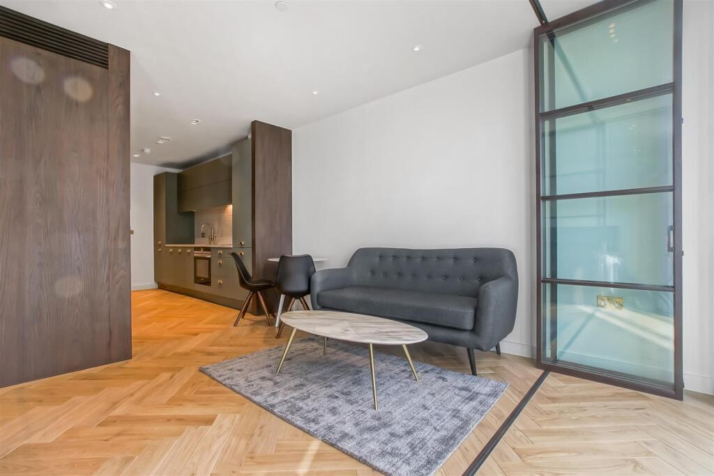 4 bed 1st Floor Flat for rent in London. From Coopers - London