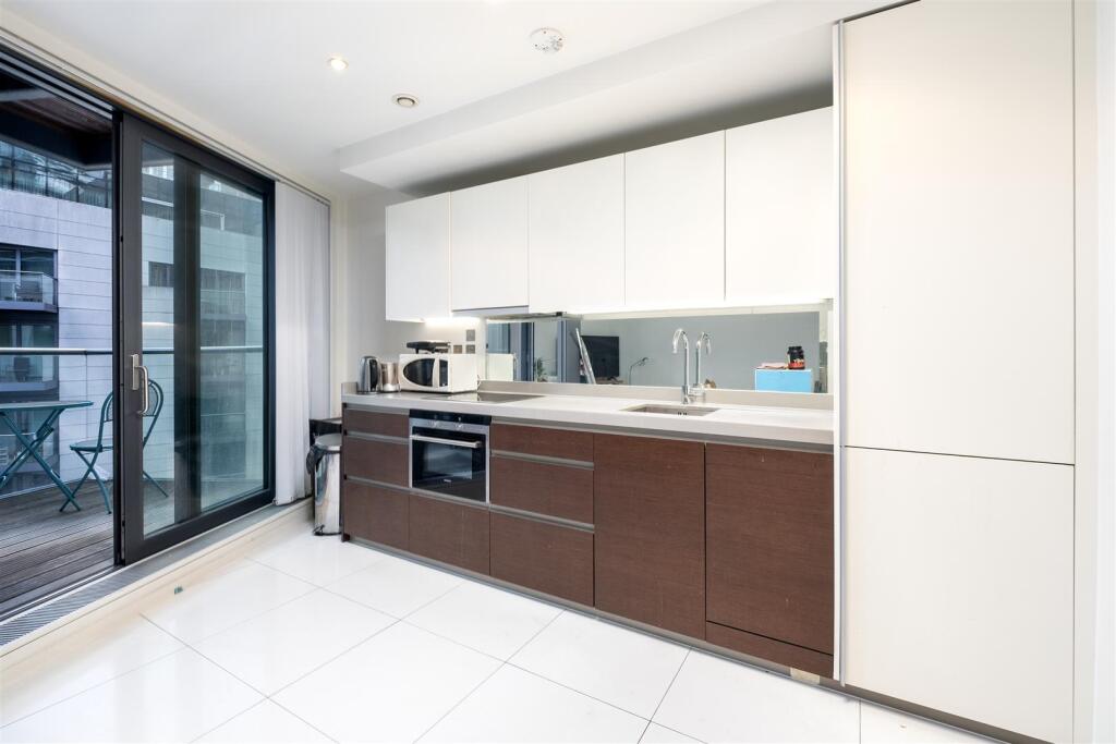 4 bed Studio for rent in Poplar. From Coopers - London