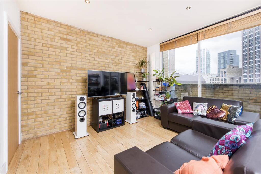2 bed Apartment for rent in London. From Coopers - London