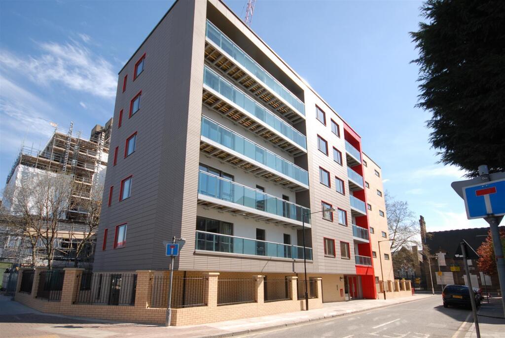2 bed Apartment for rent in Stepney. From Coopers - London 2 bed Apartment for rent in Stepney. From Coopers - London