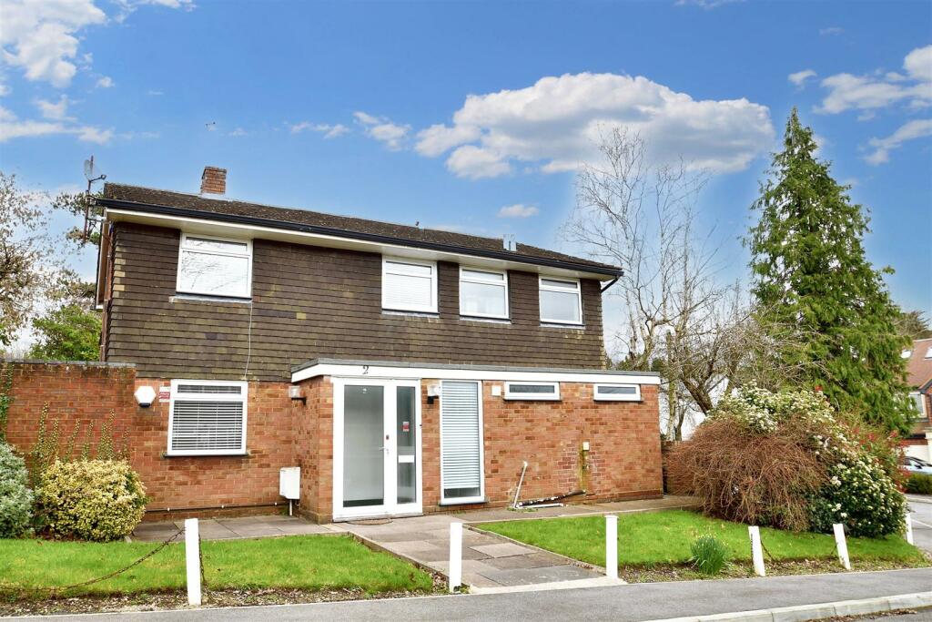 4 bed Detached House for rent in Northwood. From Coopers - Pinner