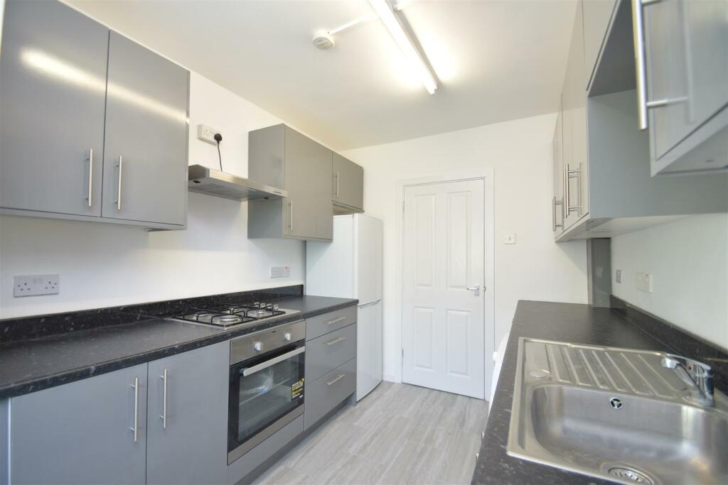 3 bed Apartment for rent in London. From Coopers - Pinner