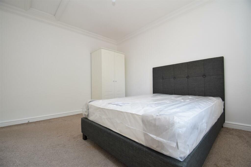 2 bed Apartment for rent in Northwood. From Coopers - Pinner