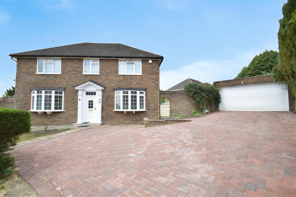 4 bed Detached for rent in Northwood. From Coopers - Pinner