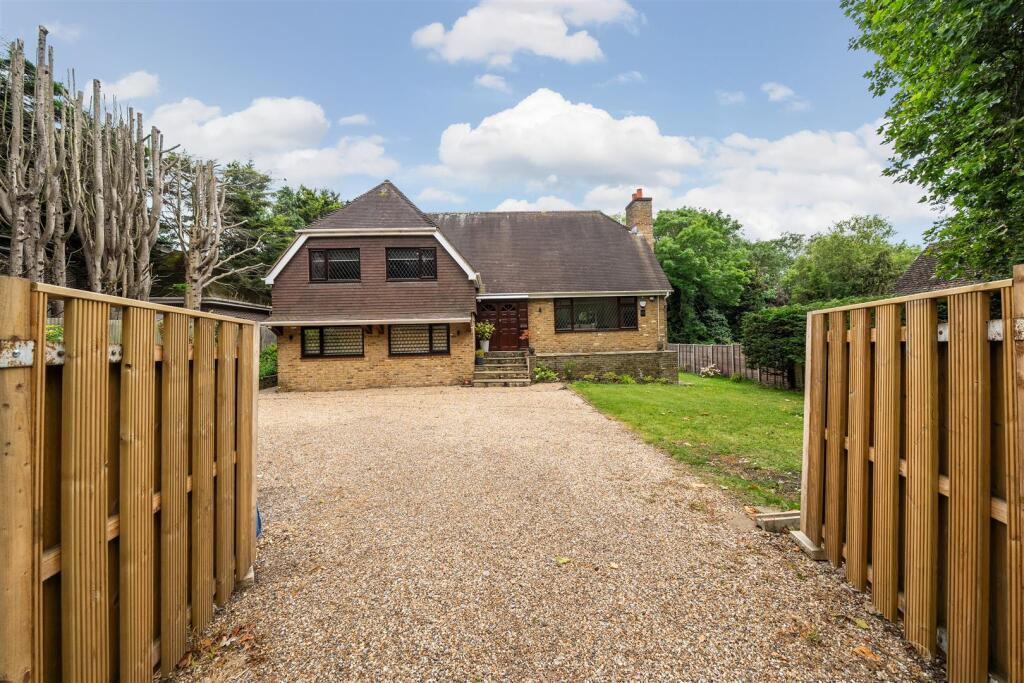 4 bed Detached for rent in Harrow. From Coopers - Pinner