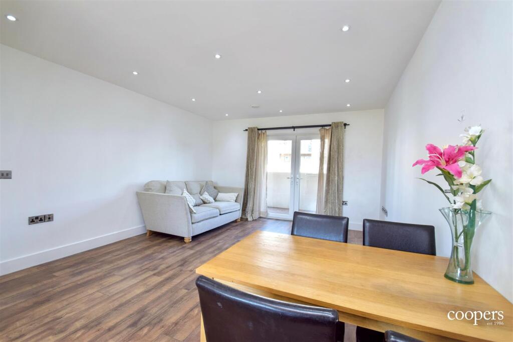2 bed Apartment for rent in Harrow. From Coopers - Pinner