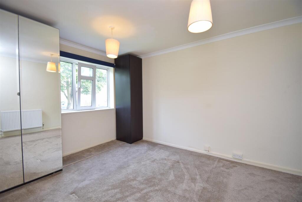 2 bed Annexe for rent in Pinner. From Coopers - Pinner