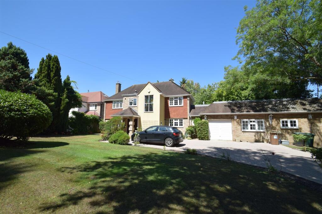 5 bed Detached for rent in Rickmansworth. From Coopers - Pinner