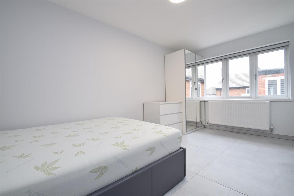 4 bed Studio for rent in Wembley. From Coopers - Pinner