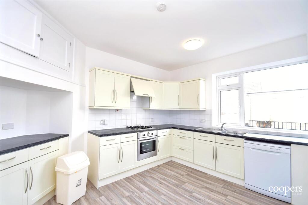 3 bed Apartment for rent in Northwood. From Coopers - Pinner 3 bed Apartment for rent in Northwood. From Coopers - Pinner