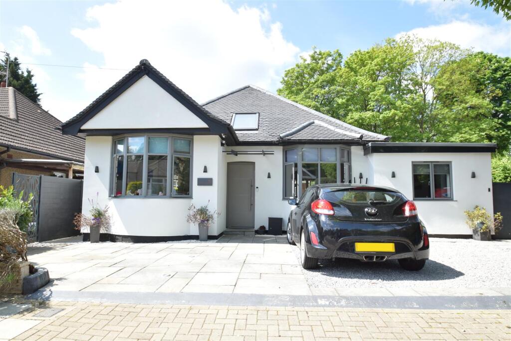 4 bed Detached bungalow for rent in Pinner. From Coopers - Pinner 4 bed Detached bungalow for rent in Pinner. From Coopers - Pinner