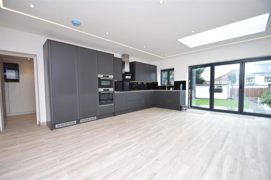 7 bed Semi Detached for rent in Wembley. From Coopers - Pinner