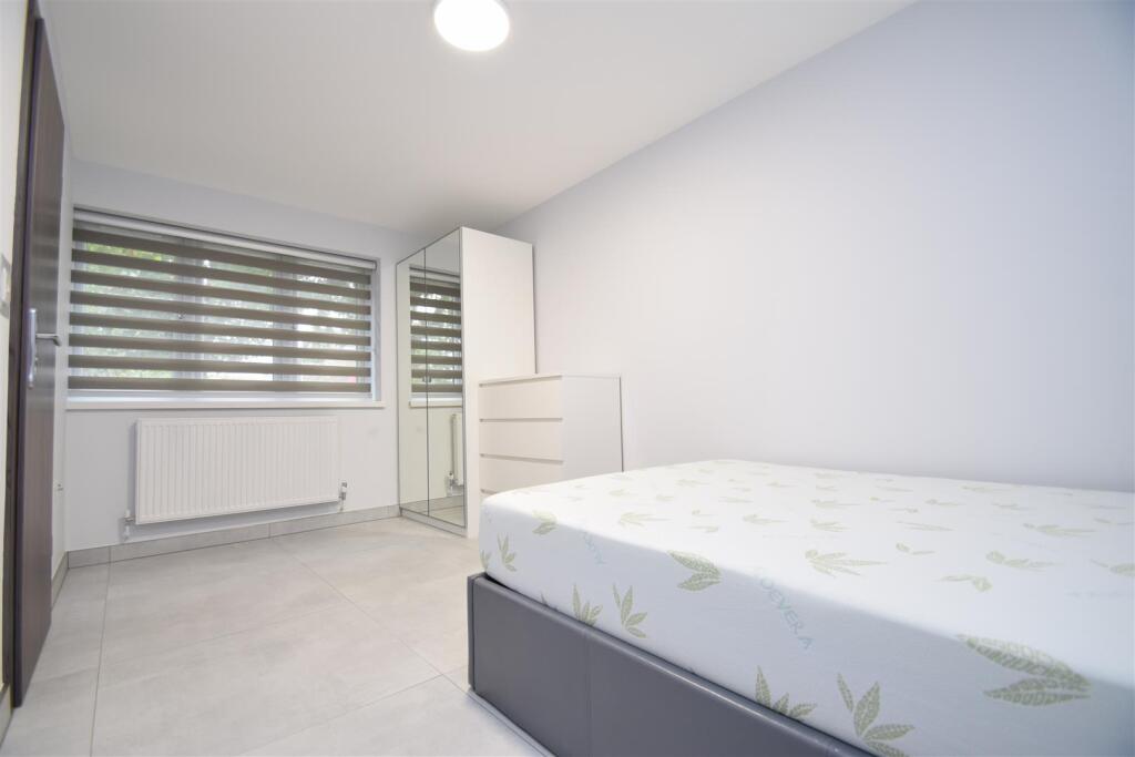4 bed Studio for rent in Wembley. From Coopers - Pinner