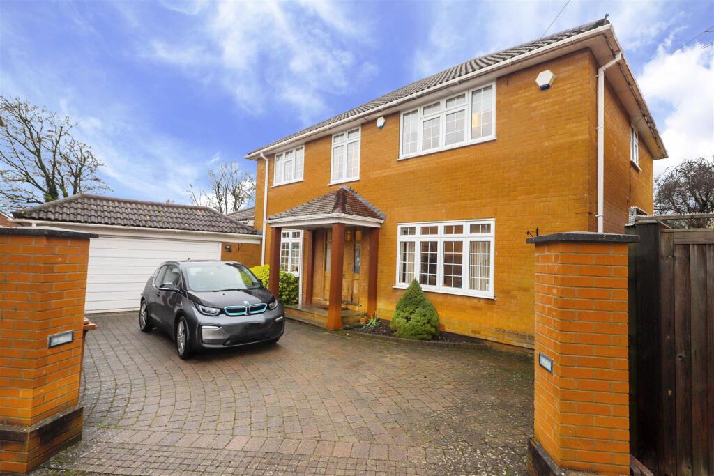 4 bed Detached for rent in Northwood. From Coopers - Pinner 4 bed Detached for rent in Northwood. From Coopers - Pinner