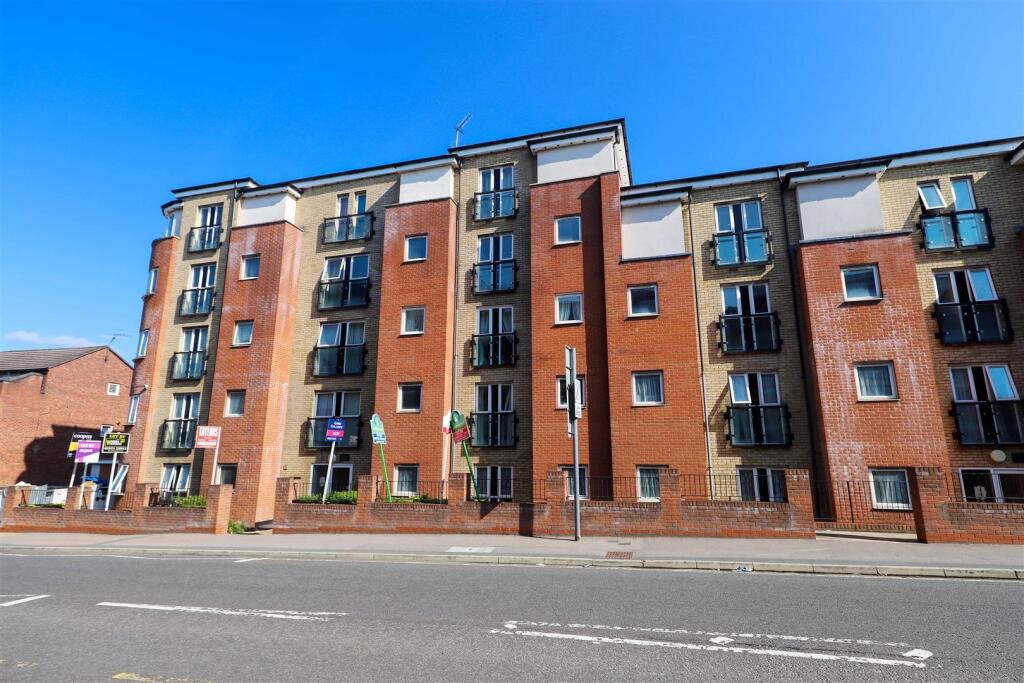 2 bed Apartment for rent in Watford. From Coopers - Pinner 2 bed Apartment for rent in Watford. From Coopers - Pinner