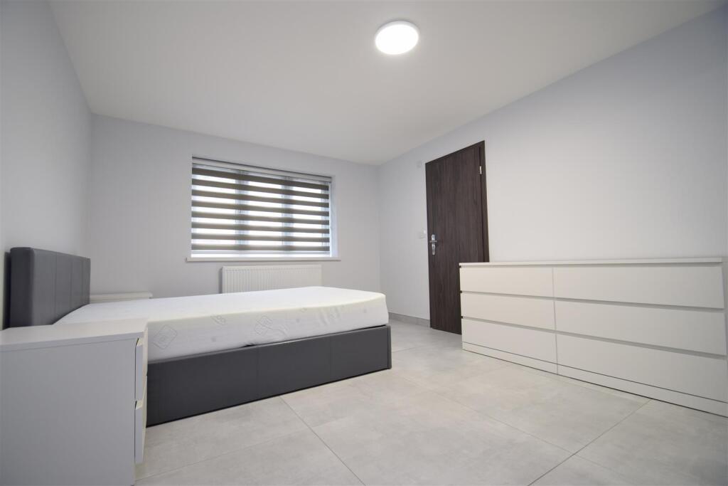4 bed Studio for rent in Wembley. From Coopers - Pinner