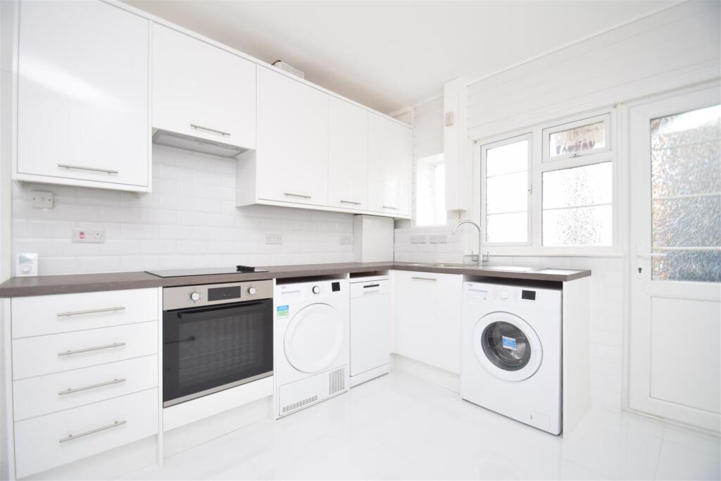2 bed Apartment for rent in Harrow. From Coopers - Pinner