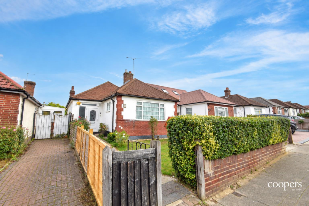 3 bed Detached bungalow for rent in Pinner. From Coopers - Pinner