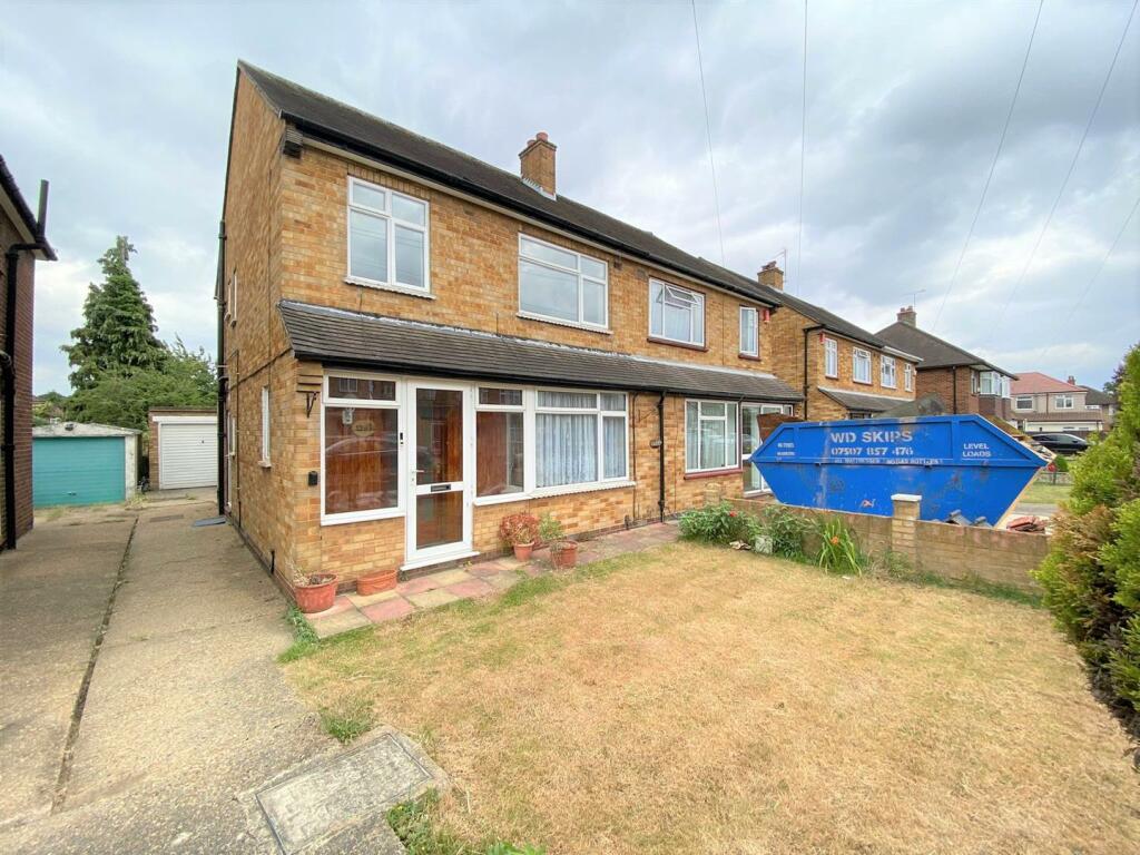 4 bed Semi-Detached House for rent in Hayes. From Coopers - Uxbridge