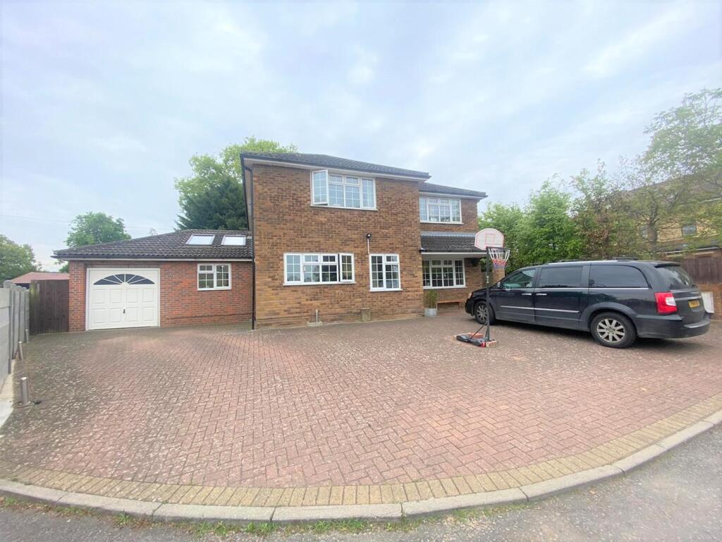 4 bed Detached for rent in Uxbridge. From Coopers - Uxbridge