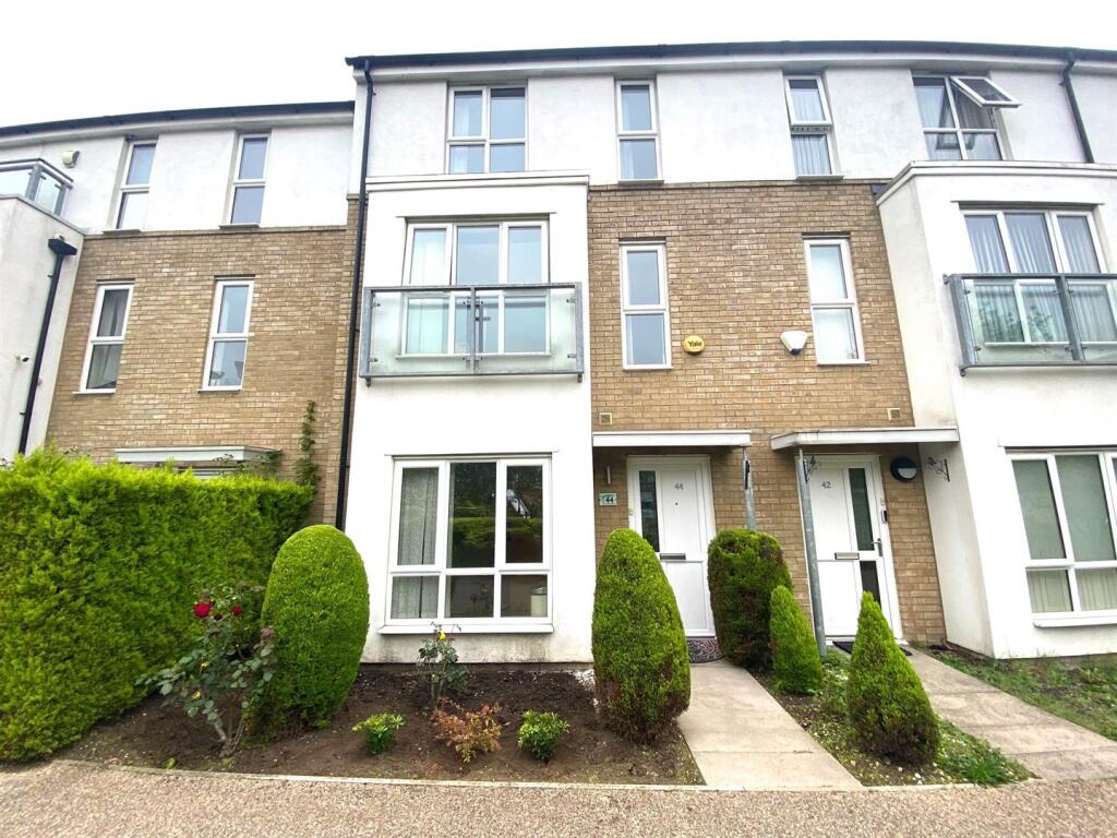 4 bed Mid Terraced House for rent in West Drayton. From Coopers - Uxbridge 4 bed Mid Terraced House for rent in West Drayton. From Coopers - Uxbridge