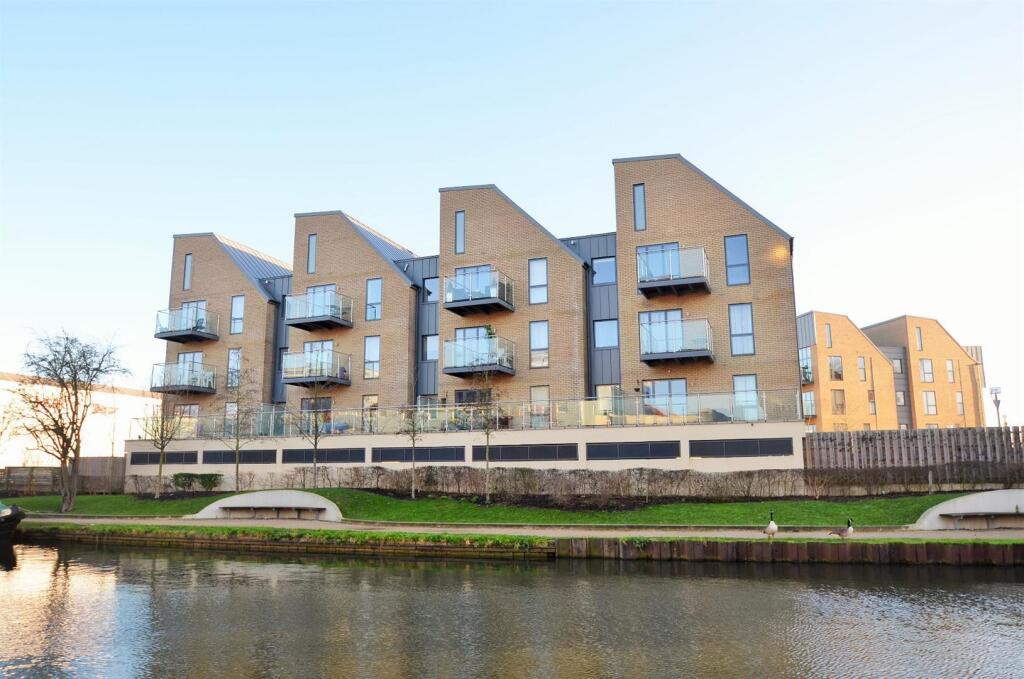 2 bed Apartment for rent in West Drayton. From Coopers - Uxbridge