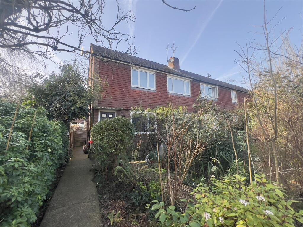 2 bed Annexe for rent in Shreding Green. From Coopers - Uxbridge 2 bed Annexe for rent in Shreding Green. From Coopers - Uxbridge