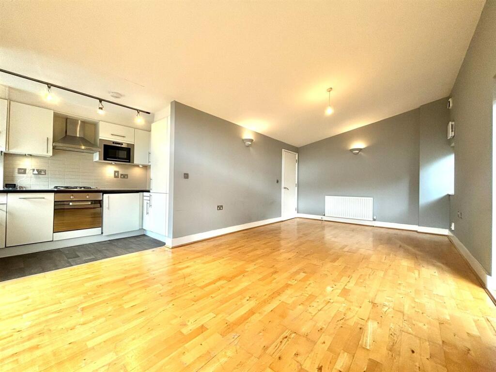 1 bed Apartment for rent in West Drayton. From Coopers - Uxbridge