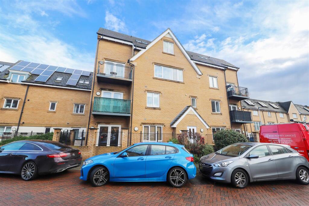 2 bed Apartment for rent in Hayes. From Coopers - Uxbridge