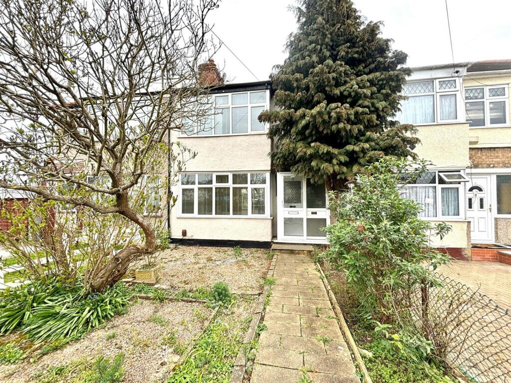 3 bed Mid Terraced House for rent in Uxbridge. From Coopers - Uxbridge 3 bed Mid Terraced House for rent in Uxbridge. From Coopers - Uxbridge