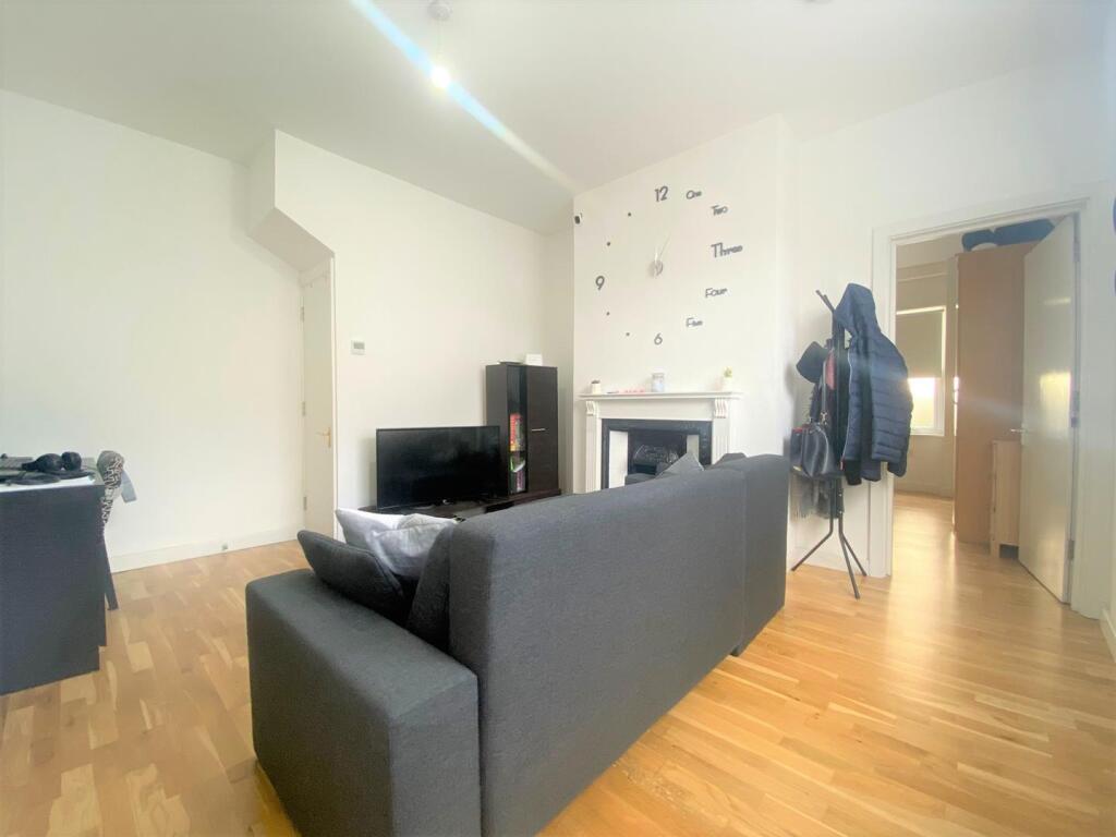1 bed Apartment for rent in Uxbridge. From Coopers - Uxbridge