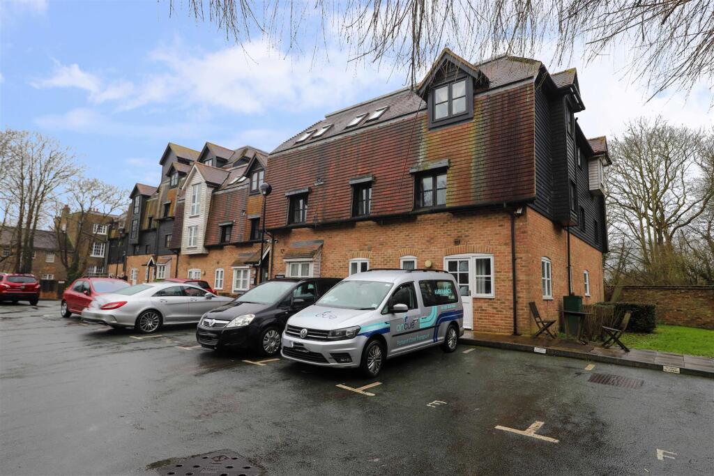 2 bed Apartment for rent in West Drayton. From Coopers - Uxbridge