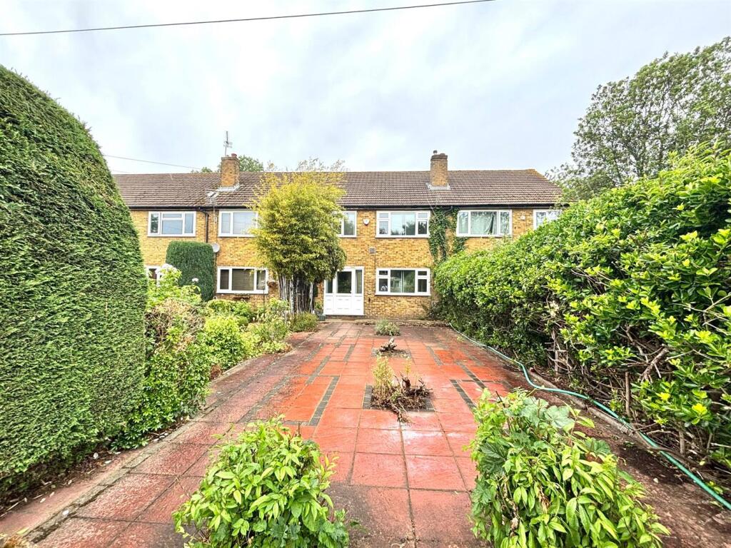 2 bed Mid Terraced House for rent in West Drayton. From Coopers - Uxbridge
