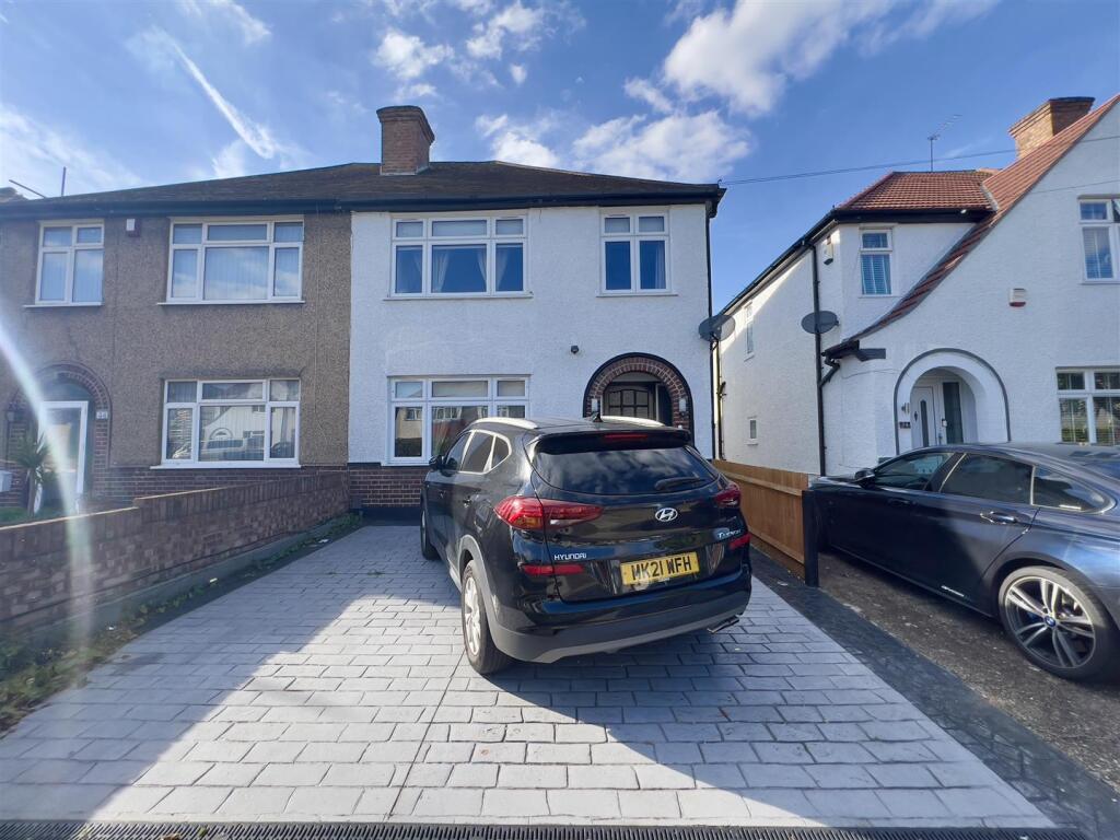 3 bed Semi Detached for rent in Uxbridge. From Coopers - Uxbridge 3 bed Semi Detached for rent in Uxbridge. From Coopers - Uxbridge