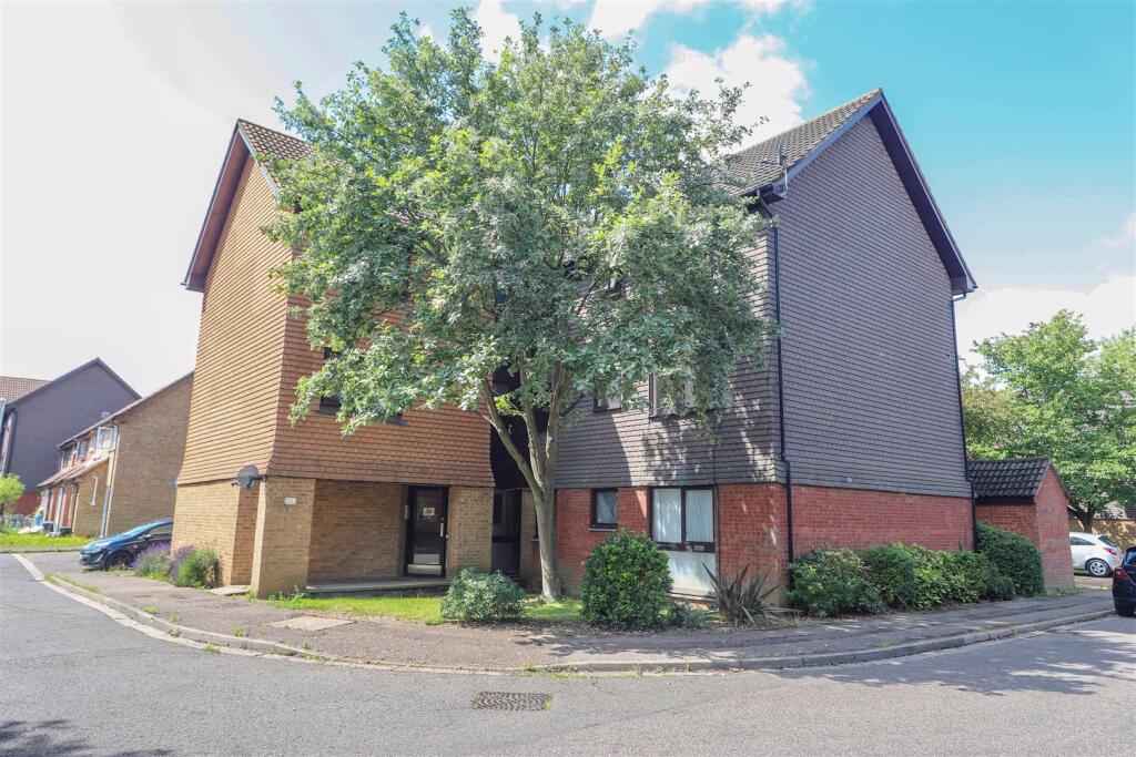 4 bed Studio for rent in Yiewsley. From Coopers - Uxbridge 4 bed Studio for rent in Yiewsley. From Coopers - Uxbridge
